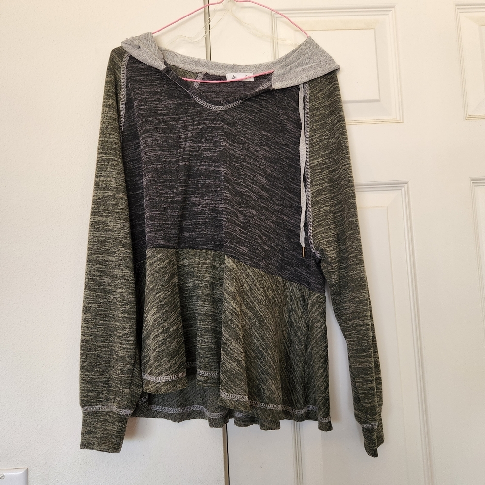 Skylar & Jade XS Hooded Long Sleeve